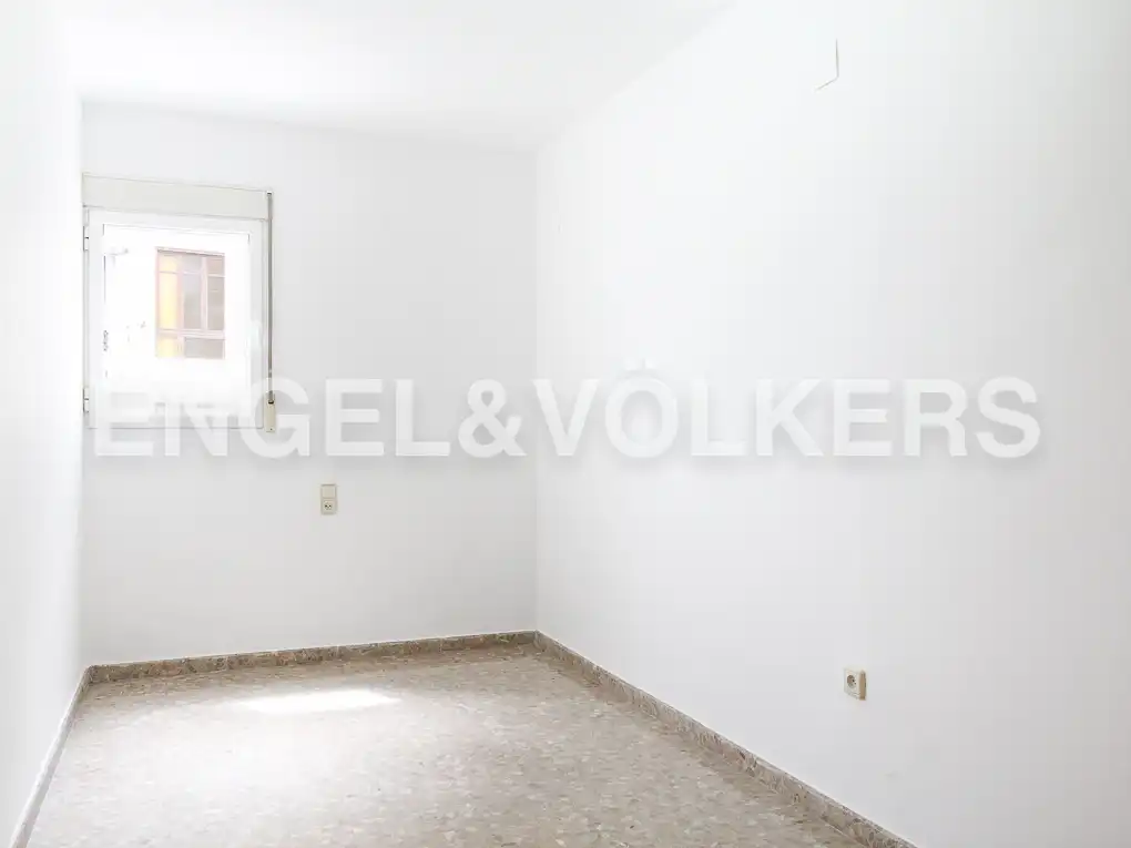 Wohnung zur Miete in Valencia mit Klimaanlage, Heizung und Balkon