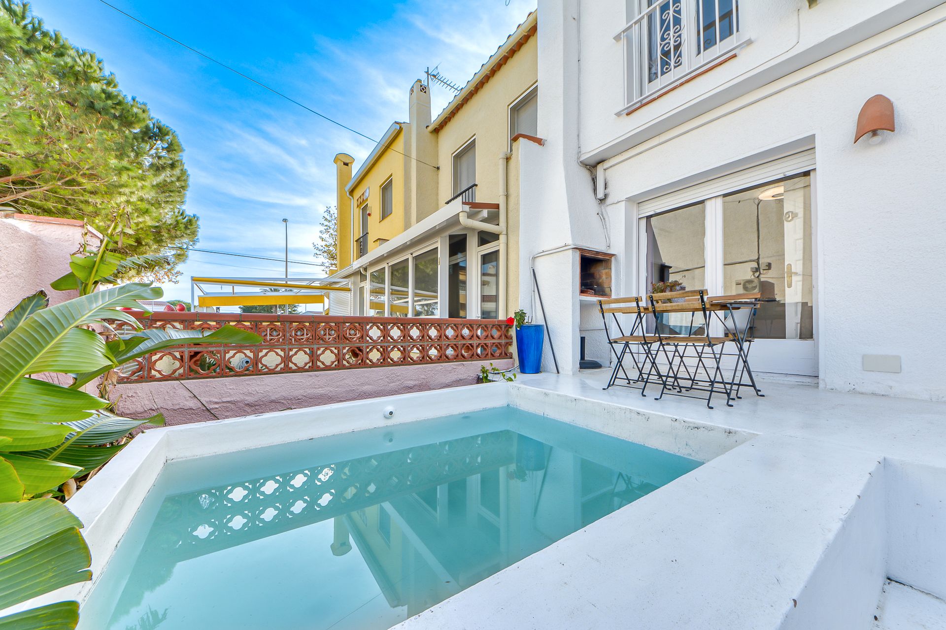 Außenansicht von Einfamilien-Reihenhaus miete in Empuriabrava mit Klimaanlage, Terrasse und Balkon