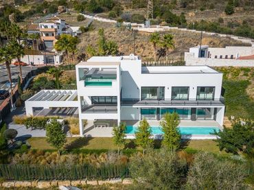 House with pool for sale in Marbella Centro