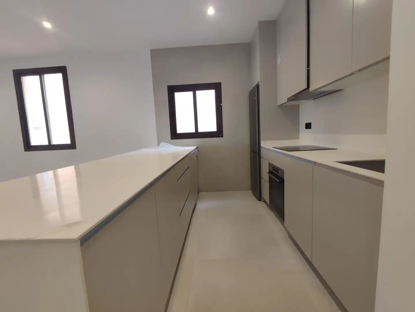 Küche von Dachboden zum Verkauf in Estepona mit Terrasse und Schwimmbad
