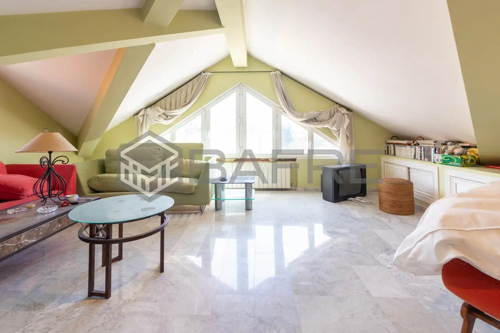 Sala d'estar de Casa o xalet en venda en Madrid amb Aire condicionat, Calefacció i Jardí privat