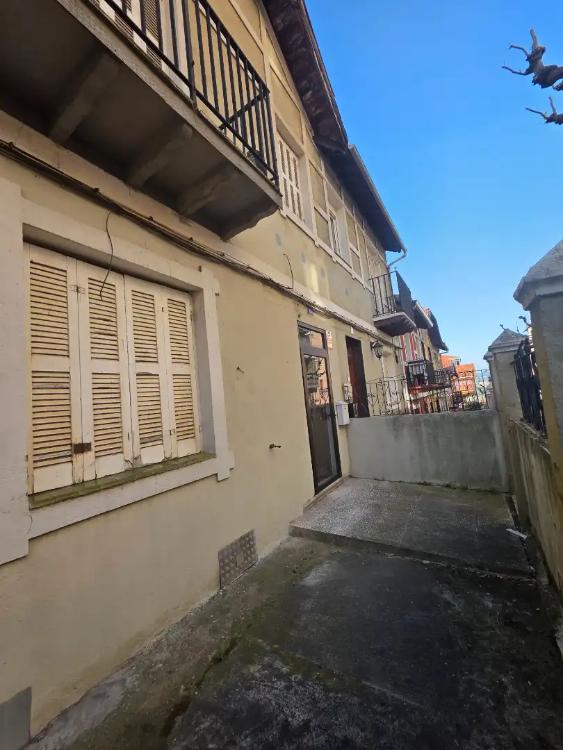 Vista exterior de Casa o xalet en venda en Sestao  amb Balcó