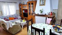 Sala d'estar de Casa adosada en venda en Villena amb Terrassa i Piscina comunitària
