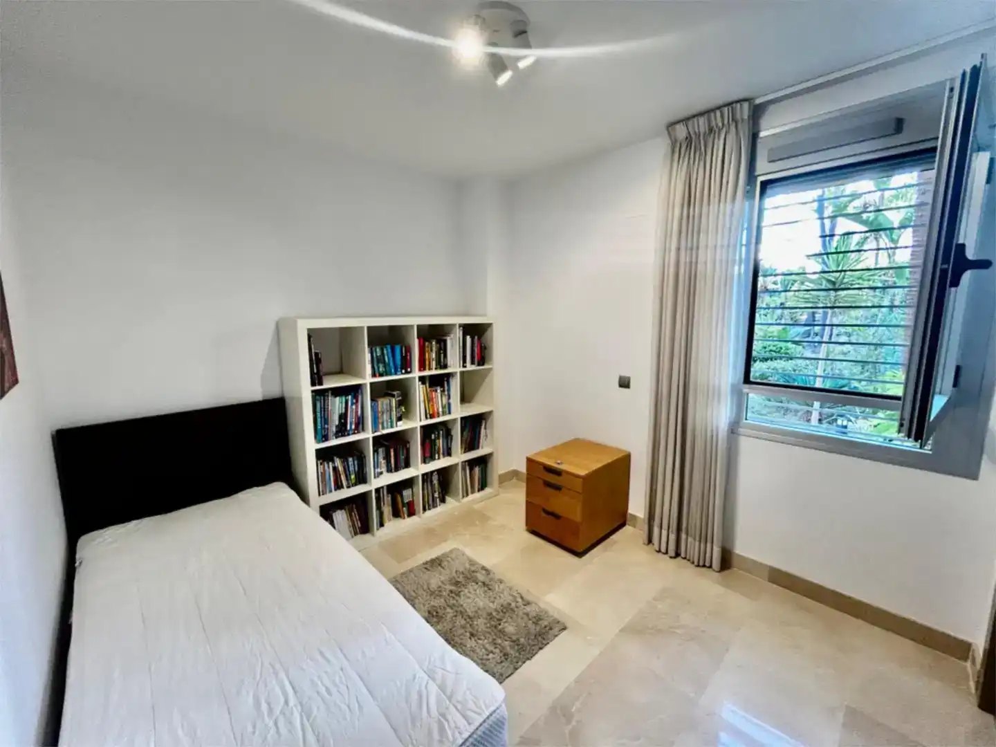 Bedroom of Flat for rent in Benahavís  with Air Conditioner