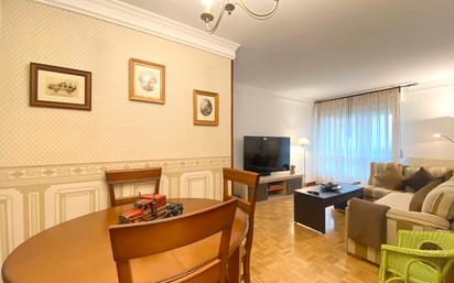 Sala d'estar de Pis en venda en Vitoria - Gasteiz amb Calefacció, Parquet i Terrassa