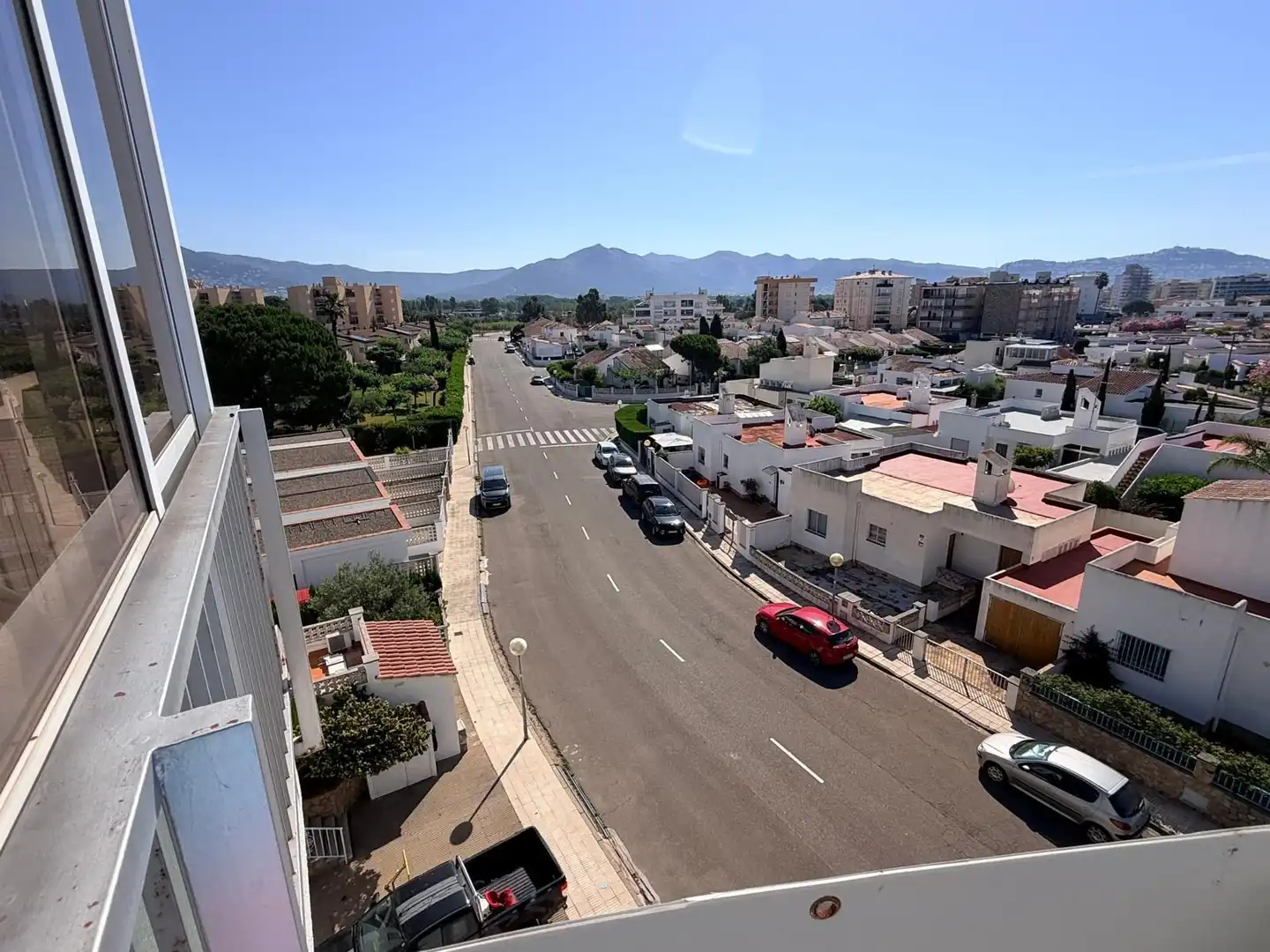 Vista exterior de Estudi en venda en Roses amb Calefacció, Terrassa i Moblat