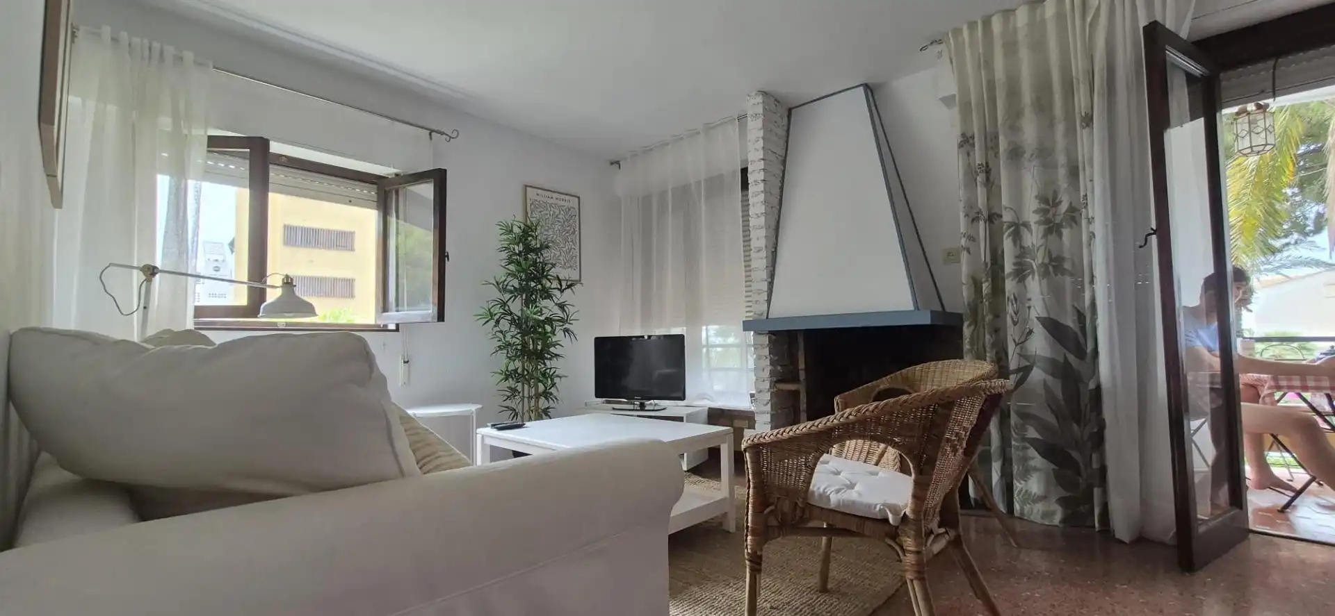 Sala de estar de Piso en venta en Roquetas de Mar con Terraza y Amueblado