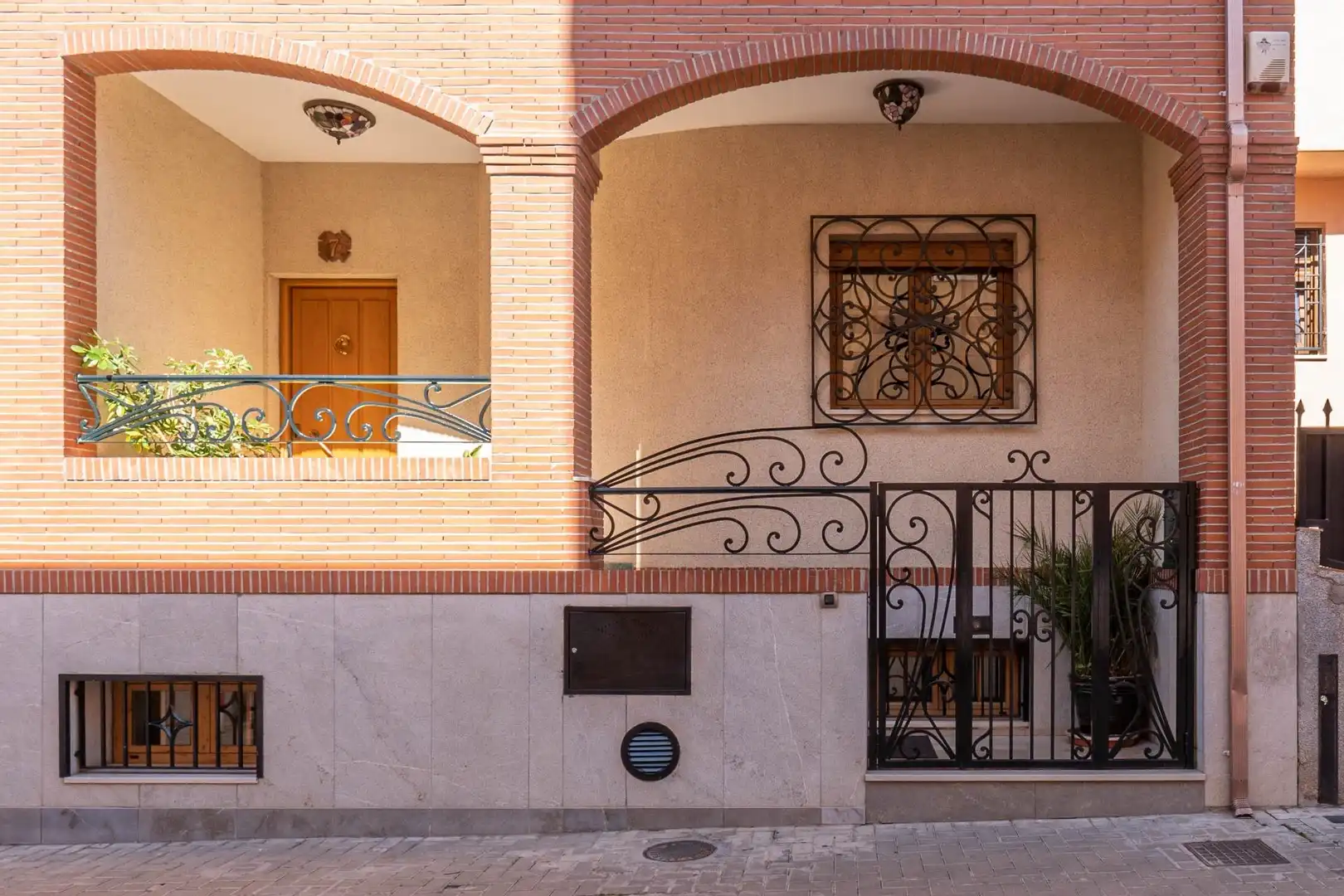 Vista exterior de Casa o chalet en venta en Granada con Aire acondicionado, Calefacción y Terraza