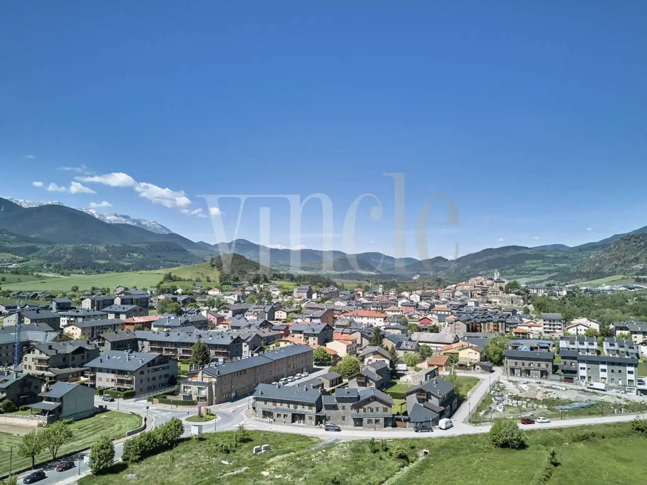 Vista exterior de Casa adosada en venda en Bellver de Cerdanya amb Calefacció, Parquet i Terrassa