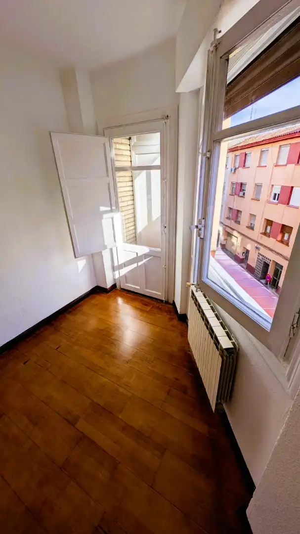 Flat for sale in Calle de Mariano Carderera, 30, Barrio de Delicias