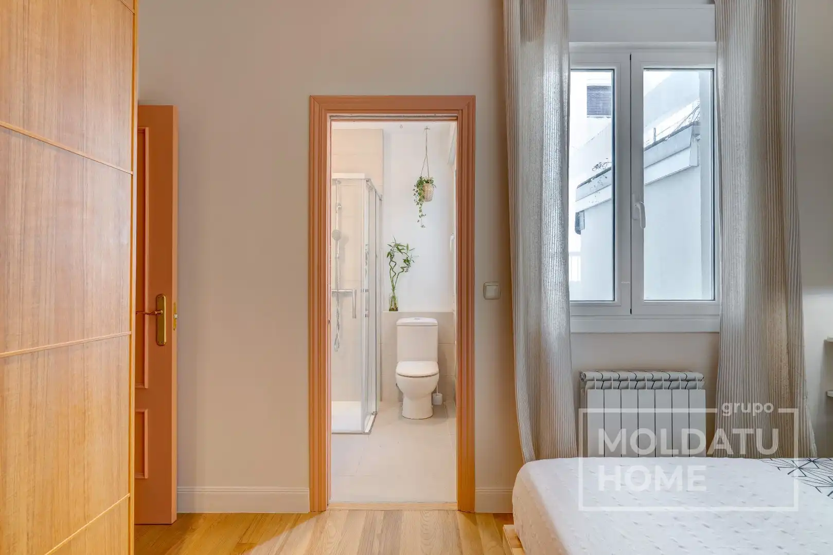 Bathroom of Flat for sale in Donostia - San Sebastián   with Air Conditioner and Heating