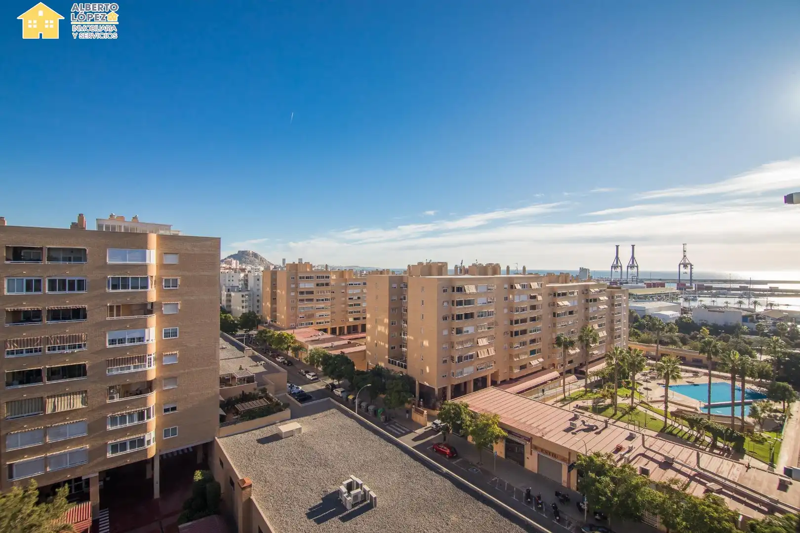 Vista exterior de Apartamento en venta en Alicante / Alacant con Aire acondicionado, Calefacción y Piscina comunitaria