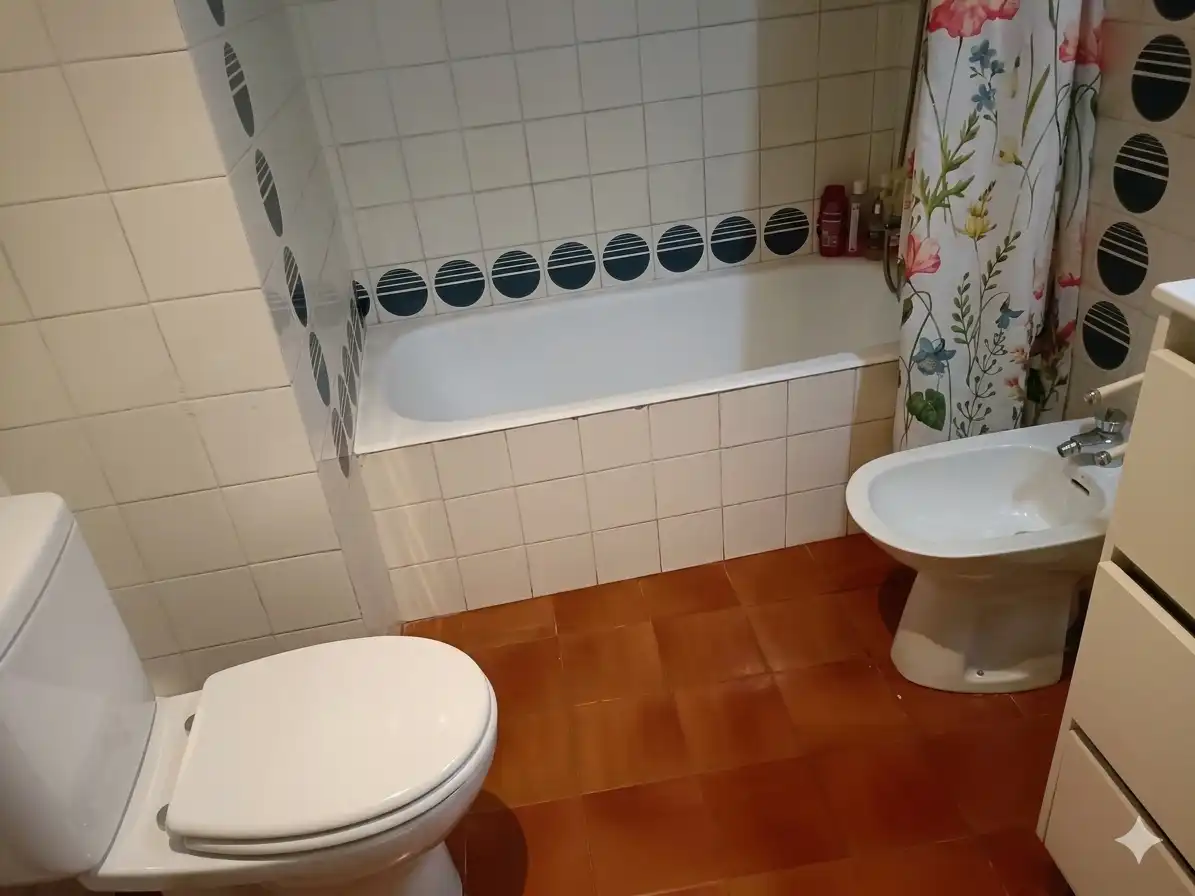 Bathroom of Houses for sale in Olot  with Air Conditioner, Heating and Terrace