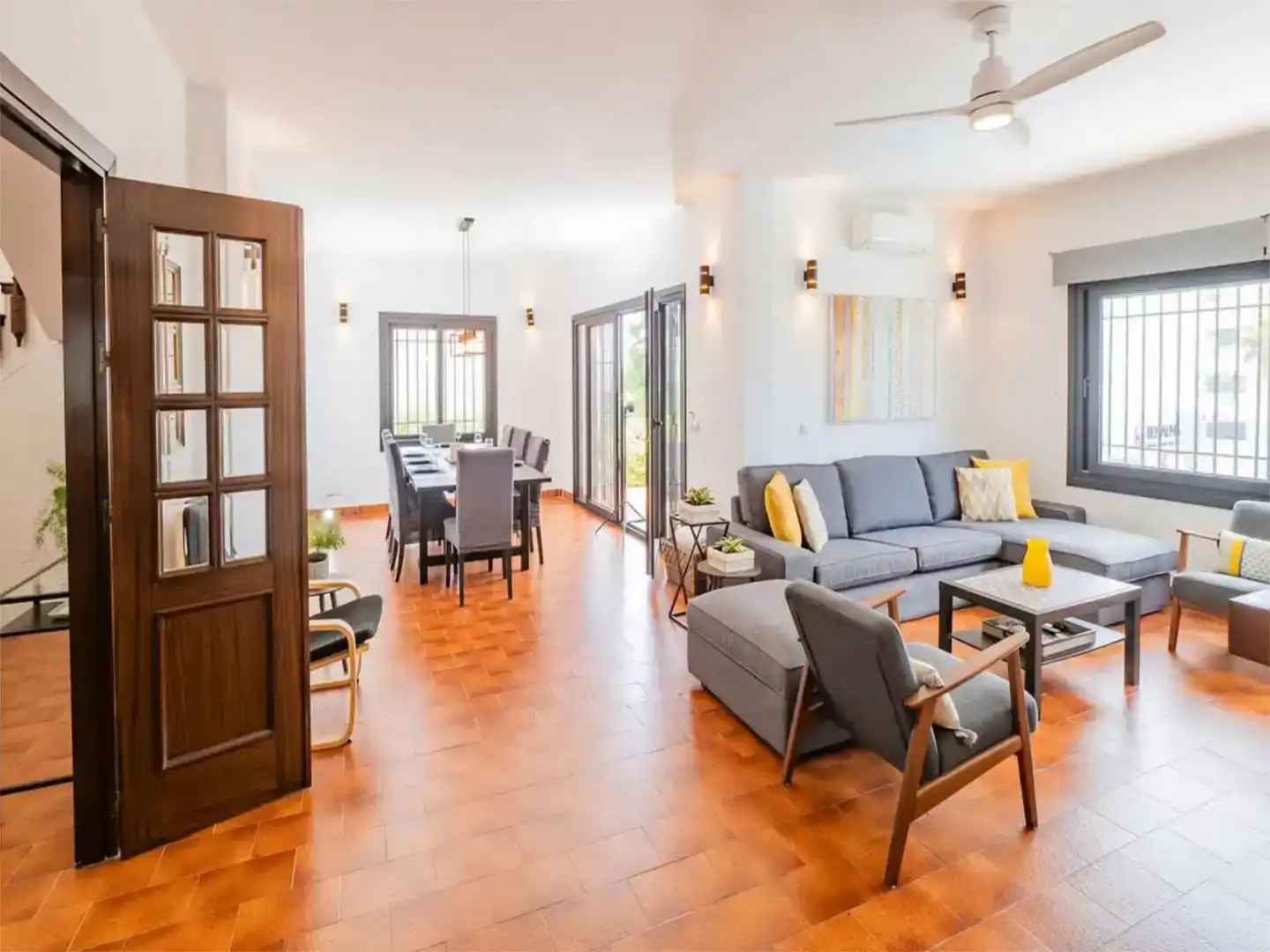 Sala de estar de Casa o chalet de alquiler en Benalmádena con Aire acondicionado, Jardín privado y Piscina