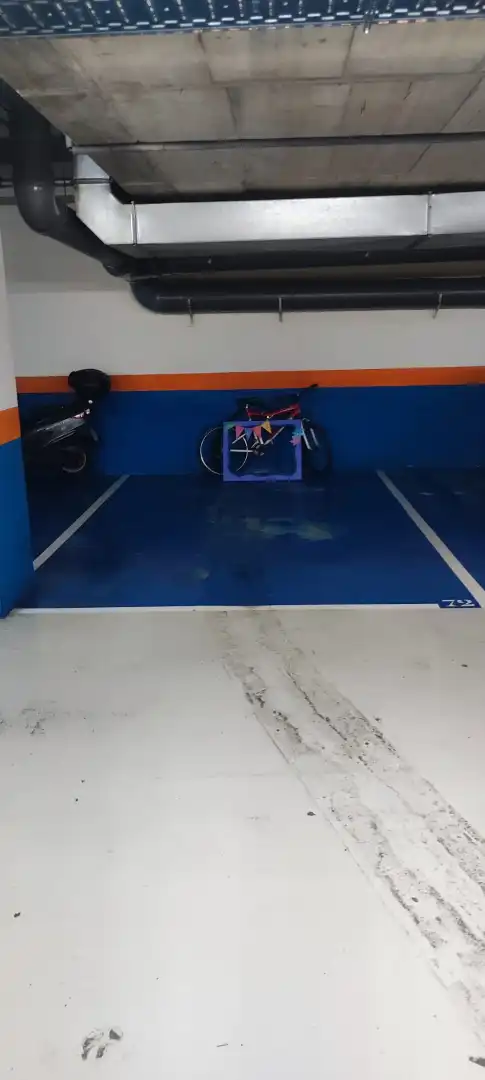 Parking de Piso en venta en L'Hospitalet de Llobregat con Aire acondicionado, Calefacción y Parquet