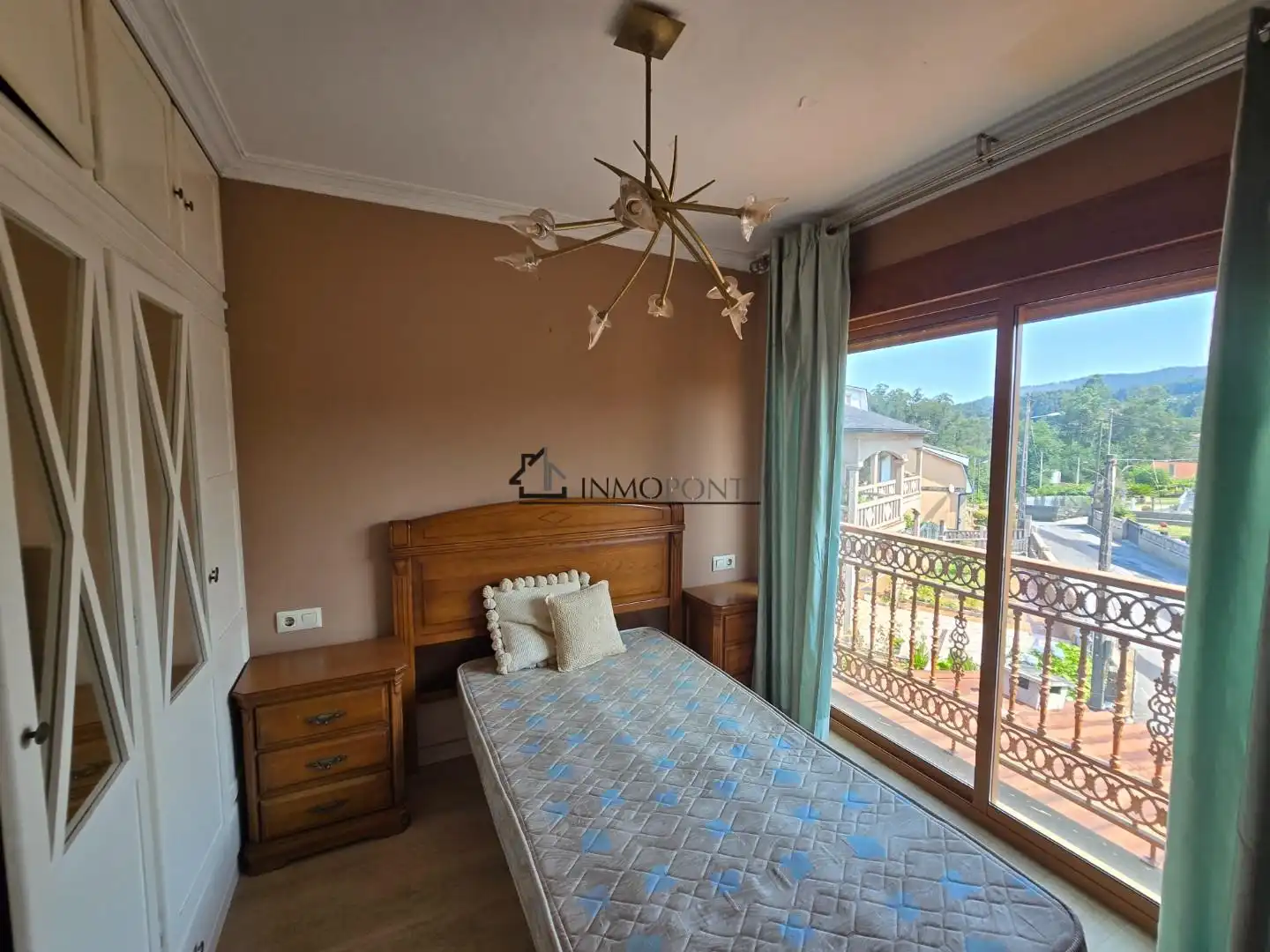 Dormitori de Casa o xalet en venda en Pontevedra Capital  amb Calefacció, Jardí privat i Terrassa