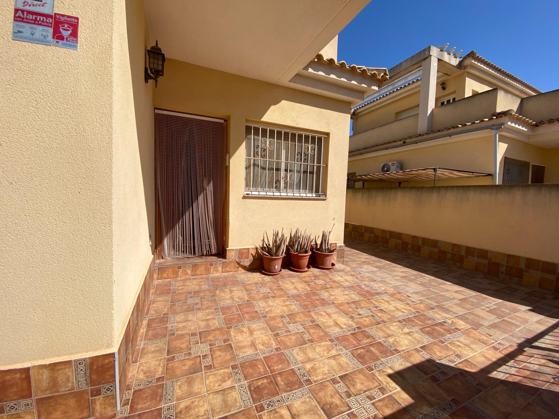 Vista exterior de Casa adosada en venda en Torre-Pacheco amb Jardí privat