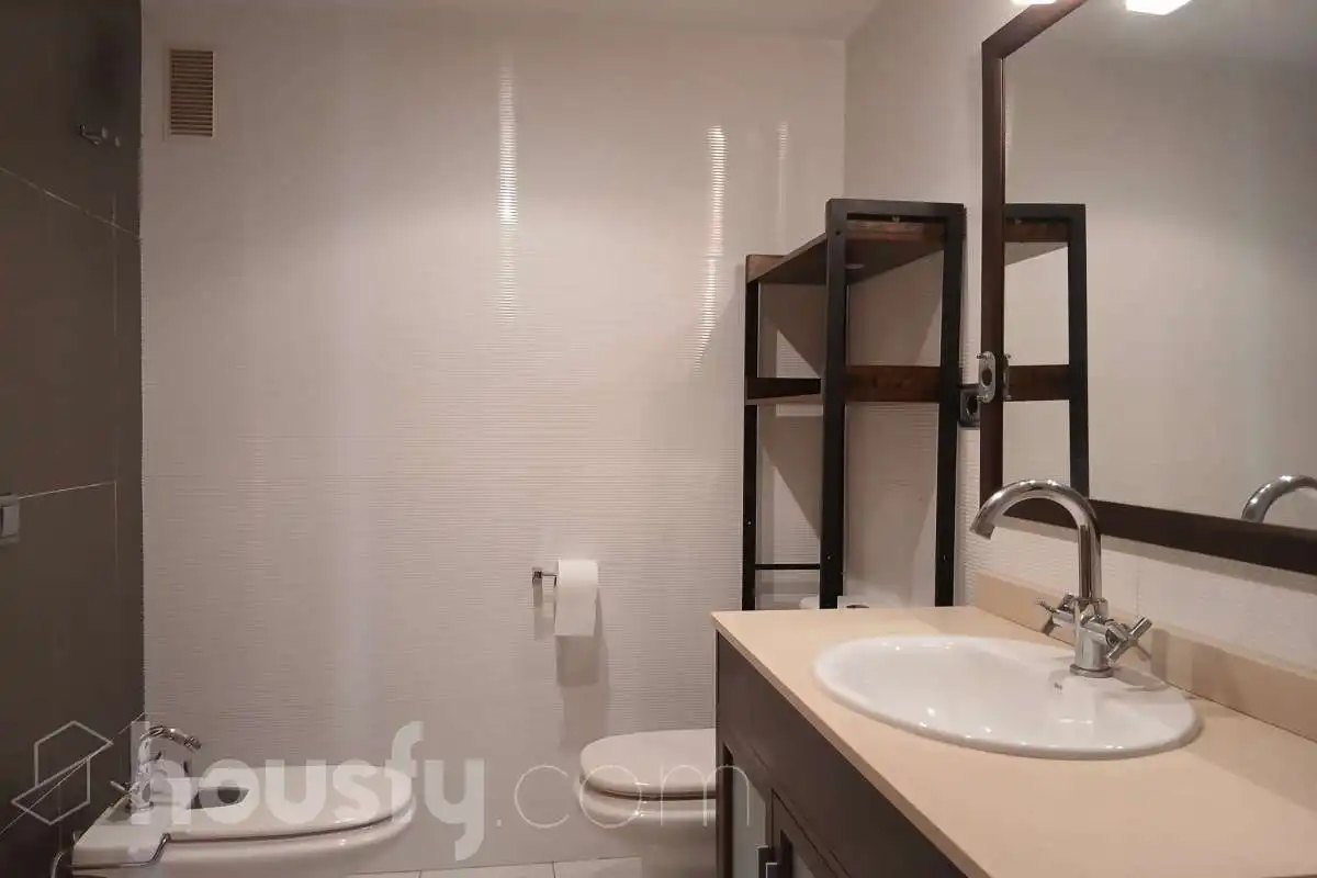 Bathroom of Flat for rent in Barcelona  with Air Conditioner, Heating and Parquet flooring