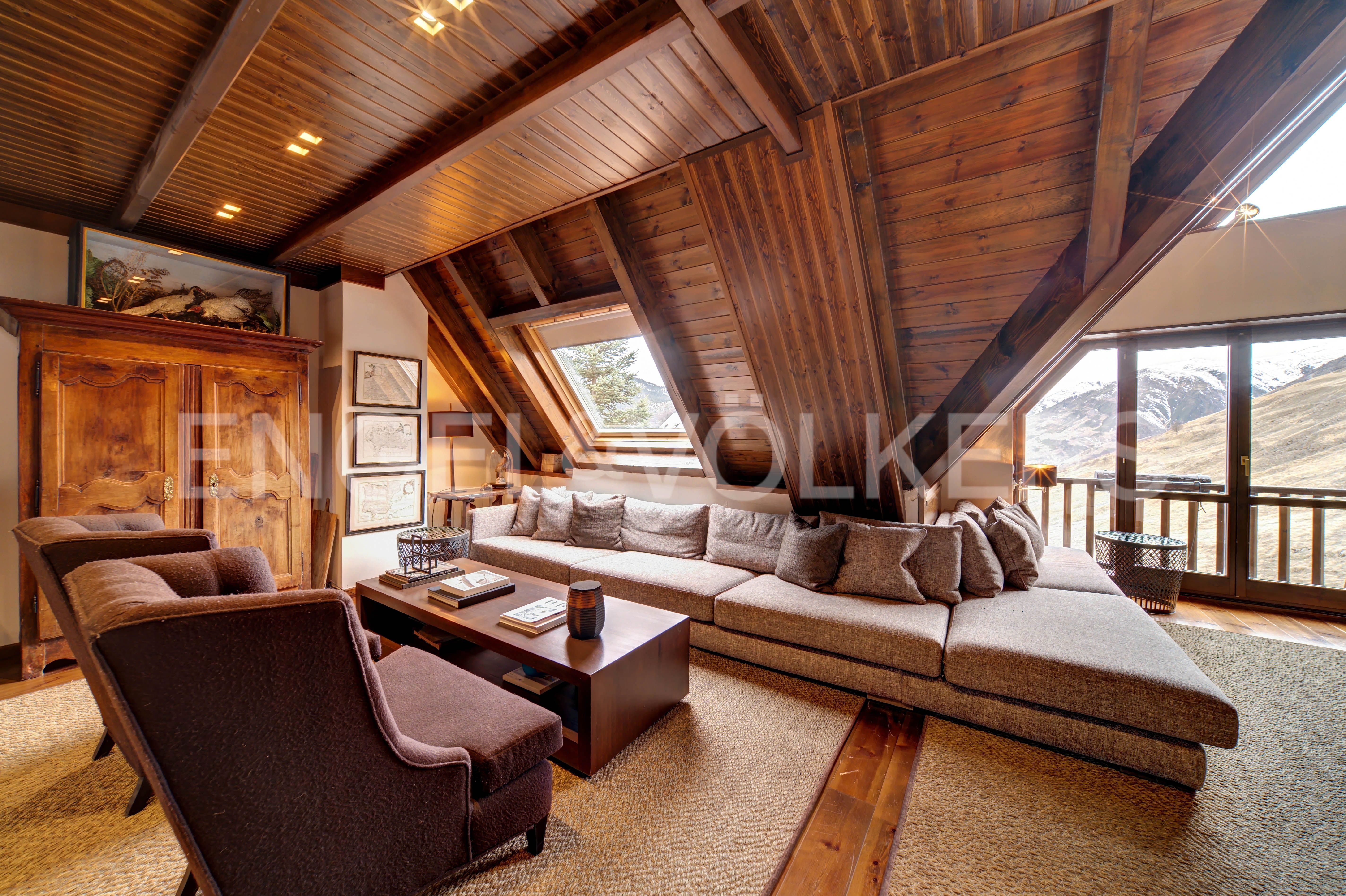 Living room of Duplex for sale in Naut Aran  with Parquet flooring, Furnished and Balcony