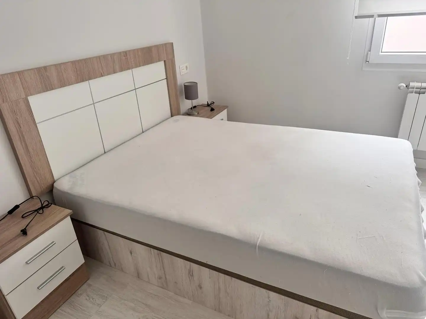 Schlafzimmer von Wohnung zur Miete in Oviedo  mit Heizung und Möbliert