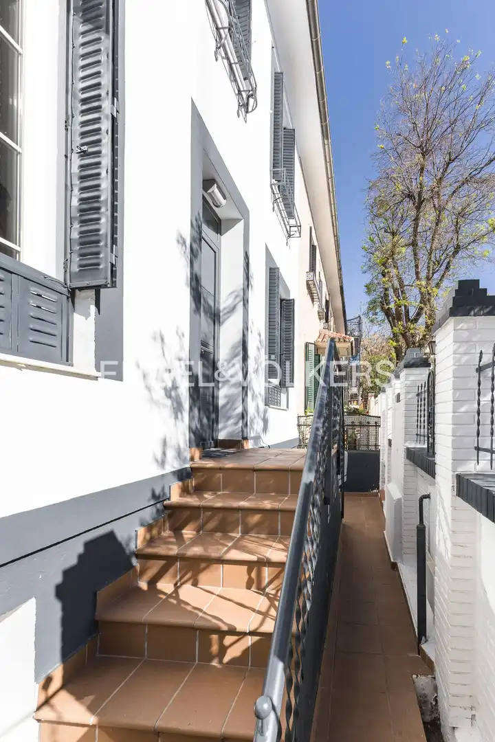 Außenansicht von Einfamilien-Reihenhaus zur Miete in  Madrid Capital mit Klimaanlage, Heizung und Terrasse