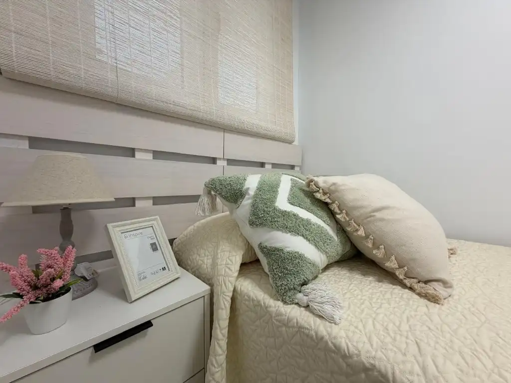 Dormitori de Apartament en venda en Torrevieja amb Aire condicionat, Jardí privat i Piscina