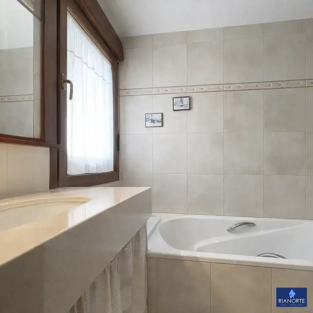 Baño de Casa o chalet en venta en Gozón con Calefacción, Jardín privado y Terraza