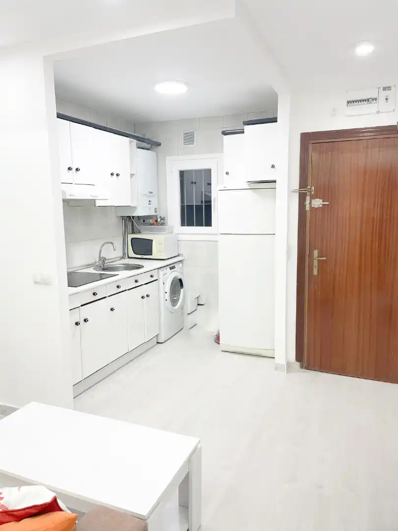 Kitchen of Flat for share in Madrid  with Heating, Furnished and Oven
