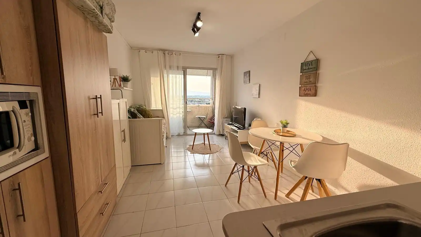 Sala d'estar de Apartament en venda en Empuriabrava amb Terrassa i Balcó