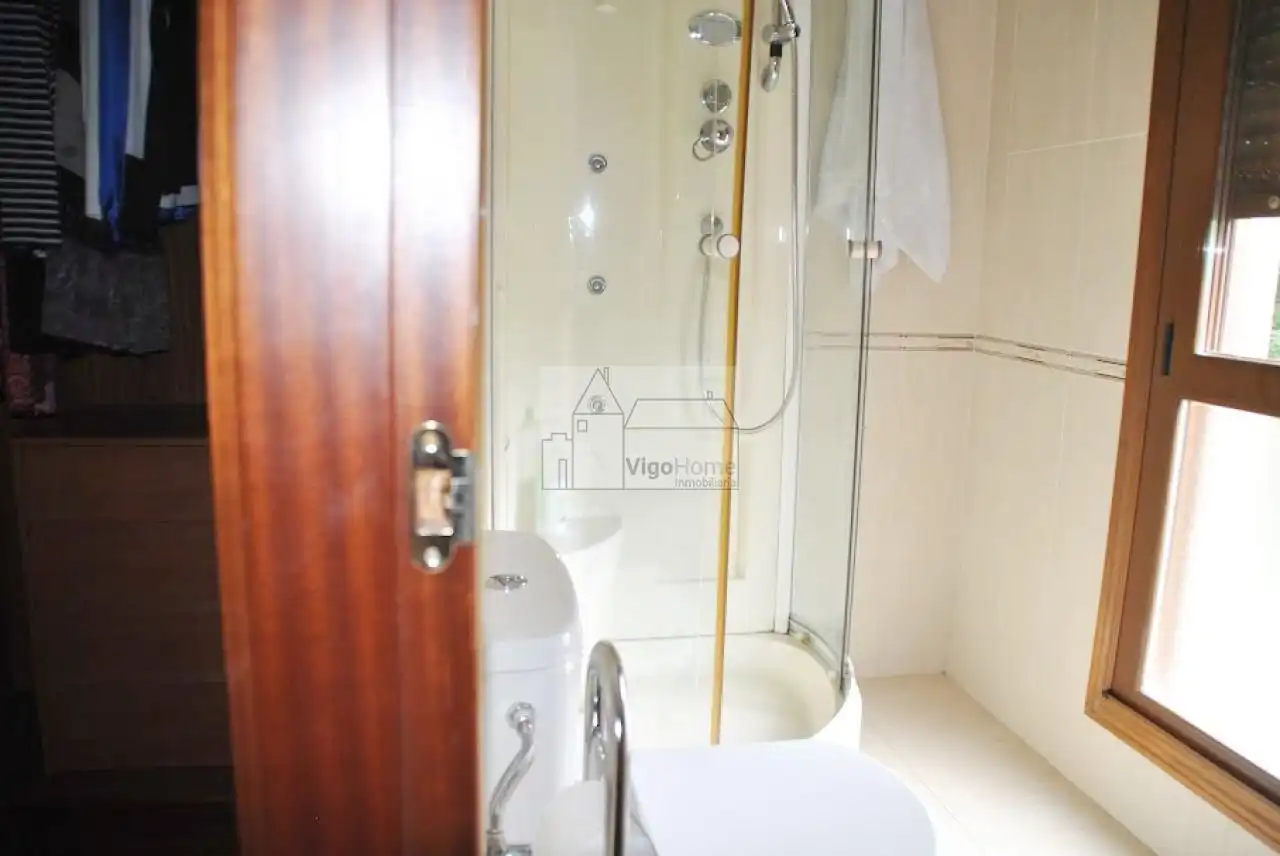 Bathroom of Houses for sale in Cangas   with Heating, Private garden and Terrace