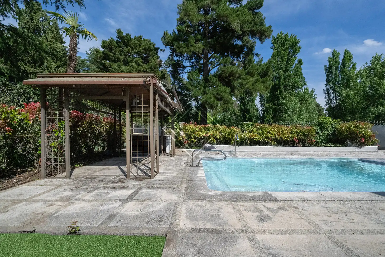 Piscina de Casa o chalet en venta en Madrid con Aire acondicionado, Calefacción y Jardín privado