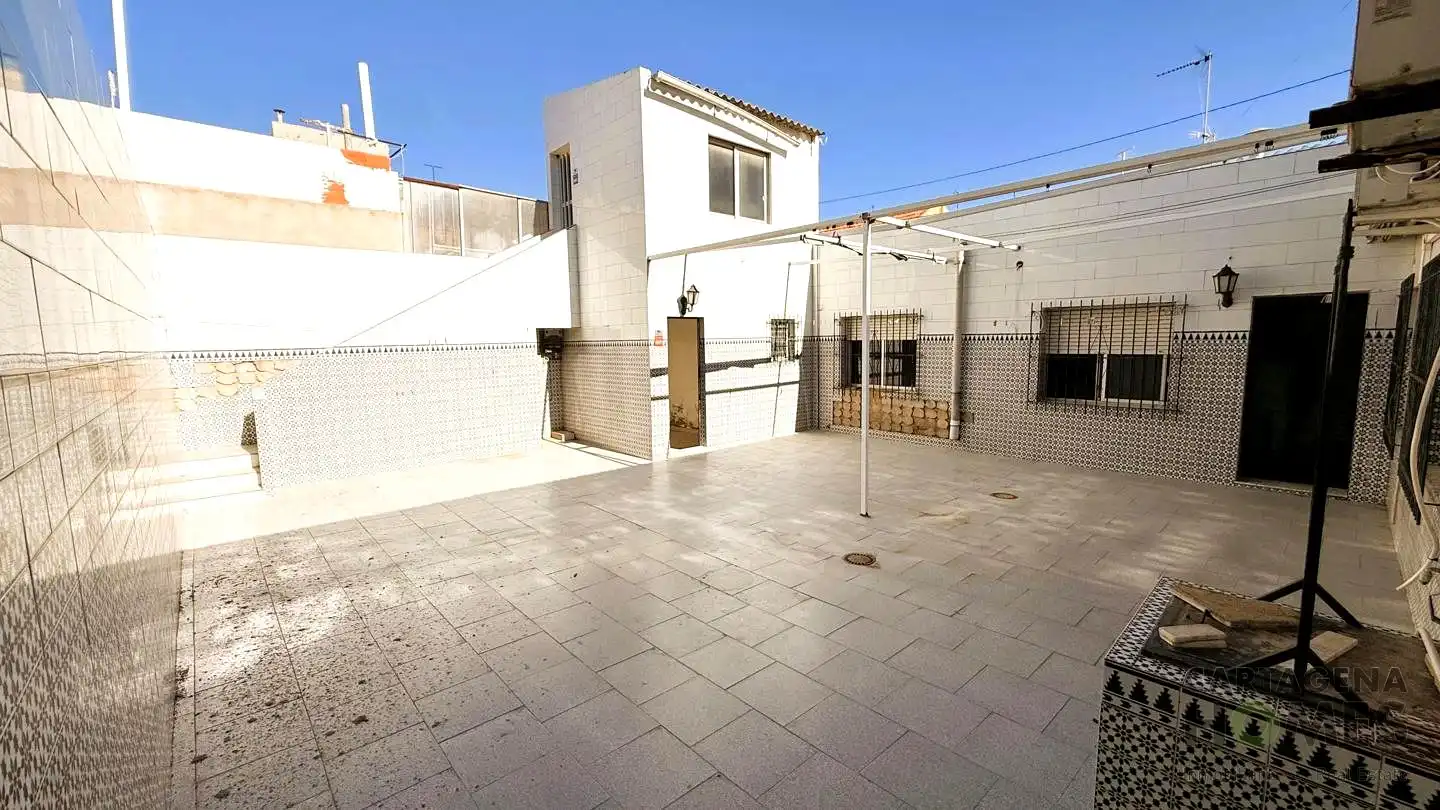 Vista exterior de Casa adosada en venda en Cartagena amb Aire condicionat