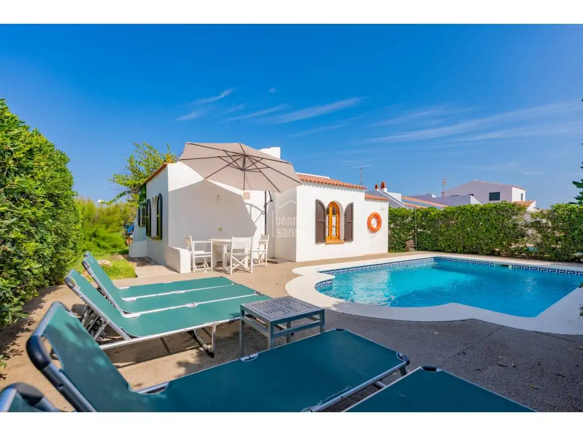 Villa mit Pool zum Verkauf in Cala Blanca