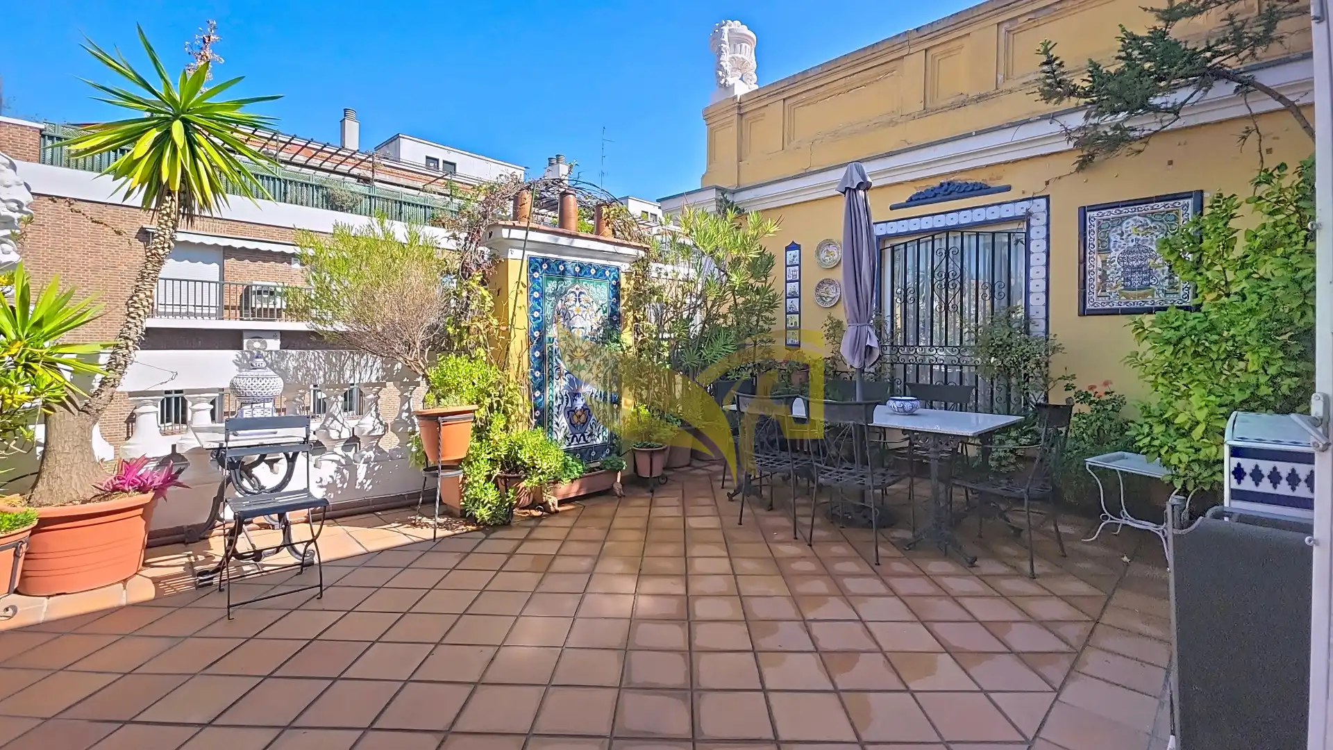 Terraza de Ático en venta en  Madrid Capital con Aire acondicionado, Calefacción y Jardín privado