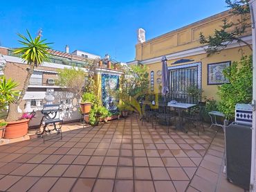 Penthouse with balcony for sale in Calle de la Colegiata