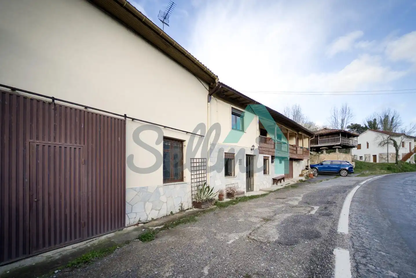 Vista exterior de Casa o xalet en venda en Oviedo  amb Calefacció, Jardí privat i Terrassa