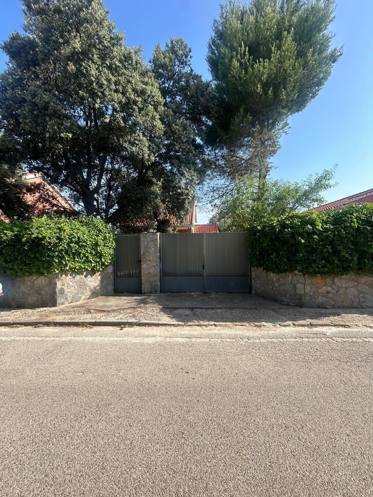 Vista exterior de Casa o xalet en venda en Pioz amb Calefacció i Piscina