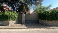 Vista exterior de Casa o xalet en venda en Pioz amb Calefacció i Piscina