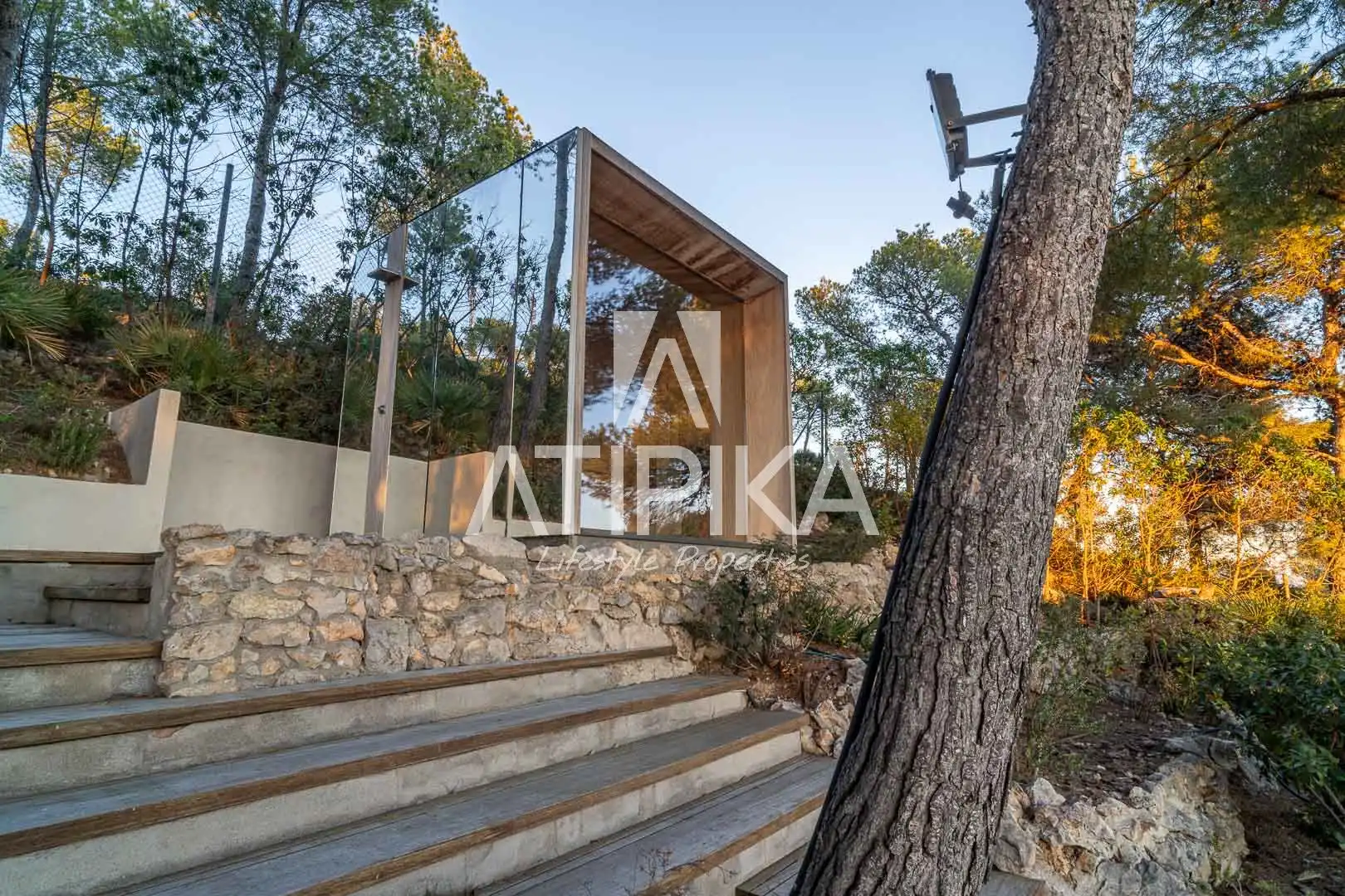 Vista exterior de Casa o xalet en venda en Sitges amb Aire condicionat, Terrassa i Traster
