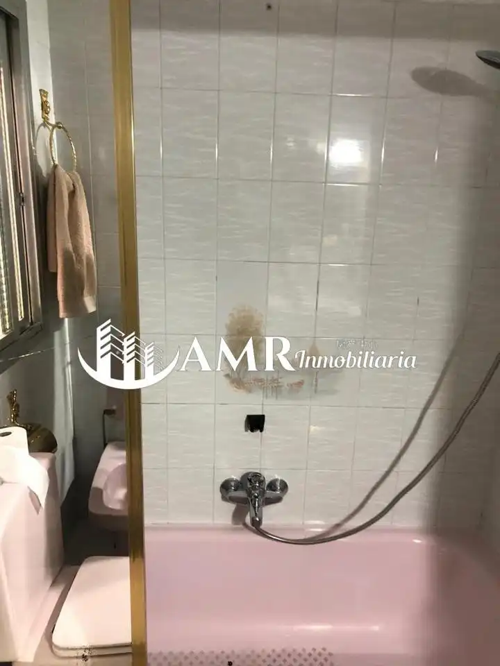 Badezimmer von Wohnung zum Verkauf in Reyes