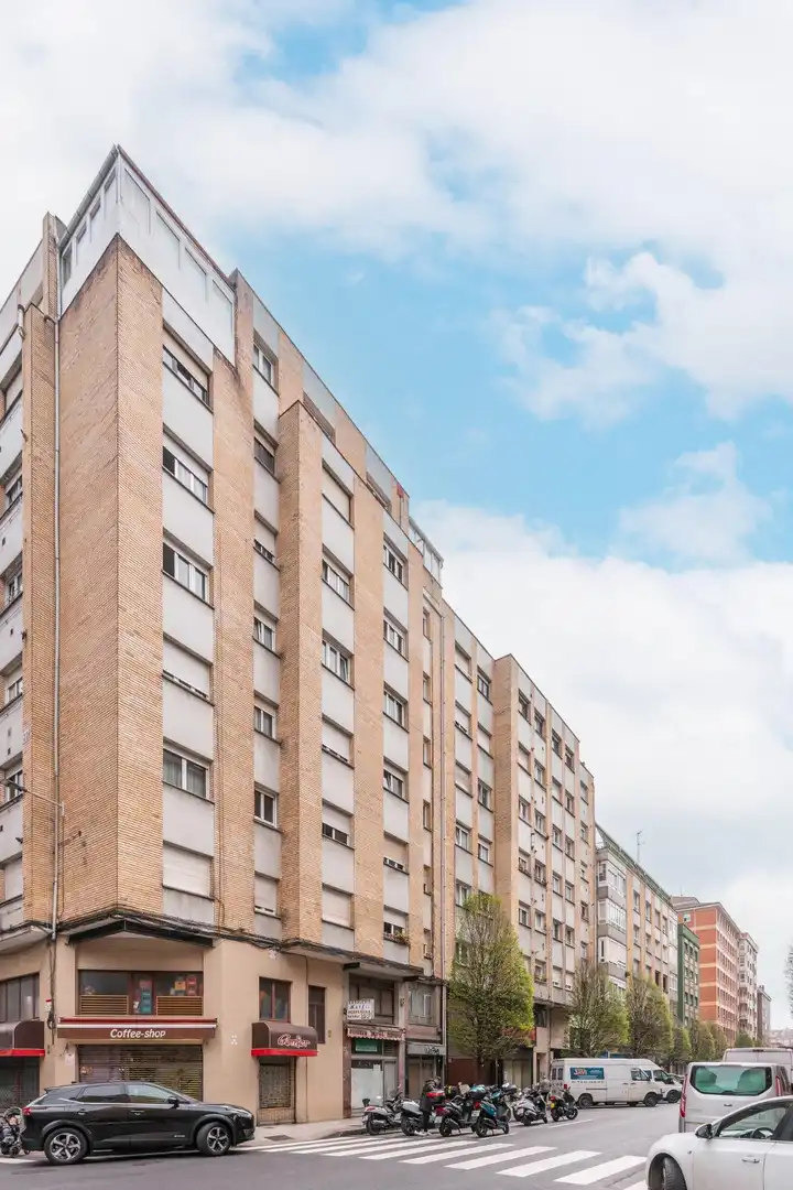 Vista exterior de Piso en venta en Gijón  con Calefacción, Terraza y Amueblado