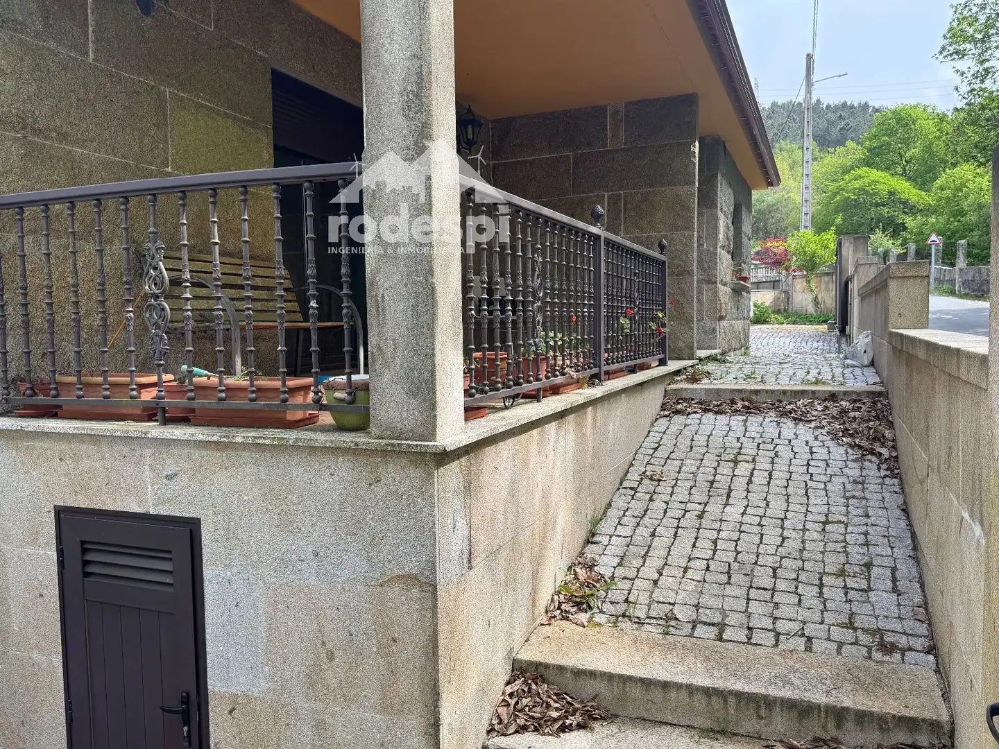 Vista exterior de Casa o xalet en venda en Covelo amb Calefacció, Traster i Moblat