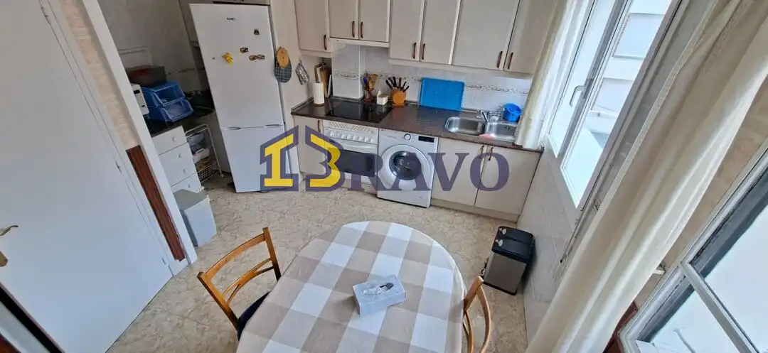 Cocina de Piso en venta en Medina de Pomar con Calefacción y Amueblado