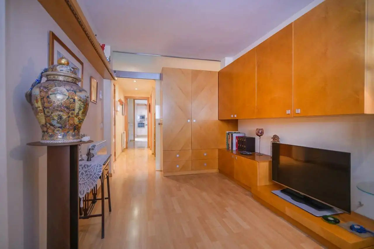 Maisonette zum Verkauf in Barcelona mit Klimaanlage, Heizung und Parkett