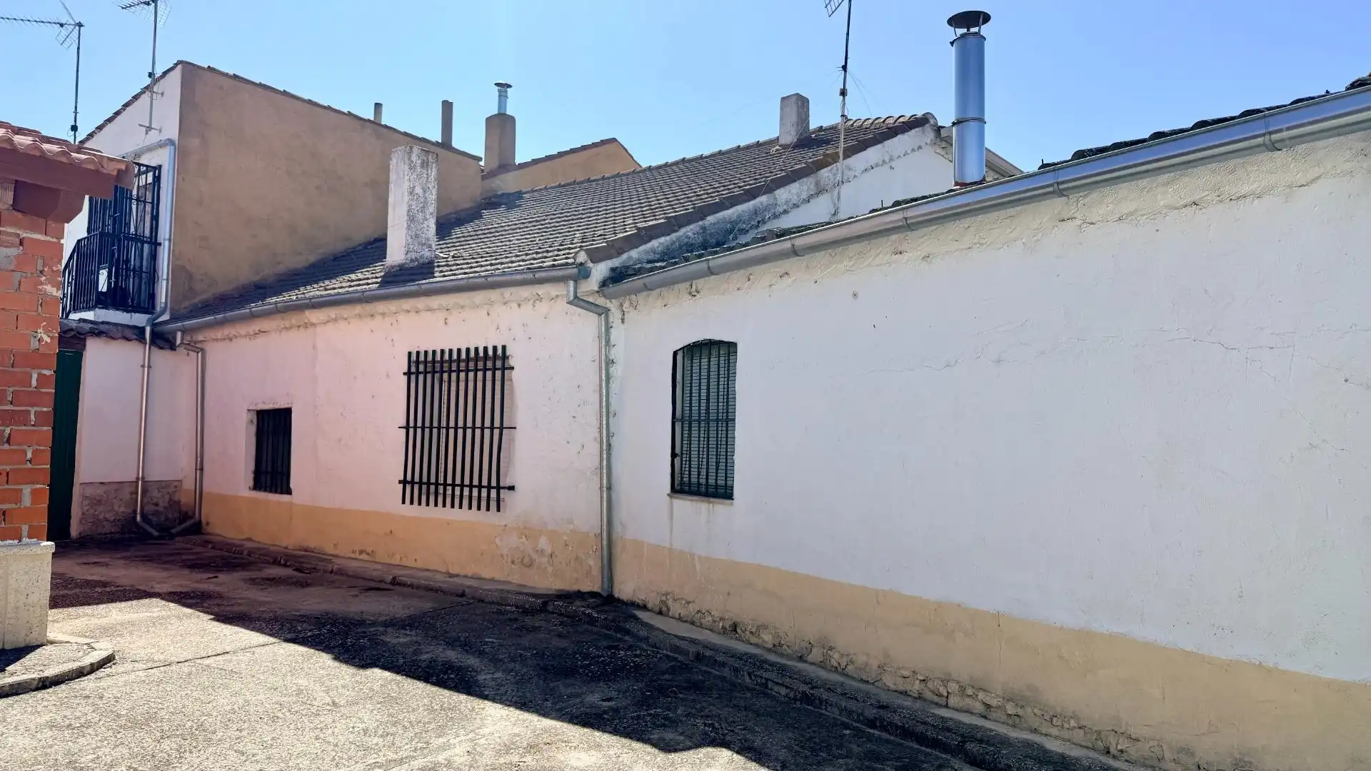 Vista exterior de Casa o chalet en venta en Fresneda de Cuéllar con Calefacción, Jardín privado y Trastero