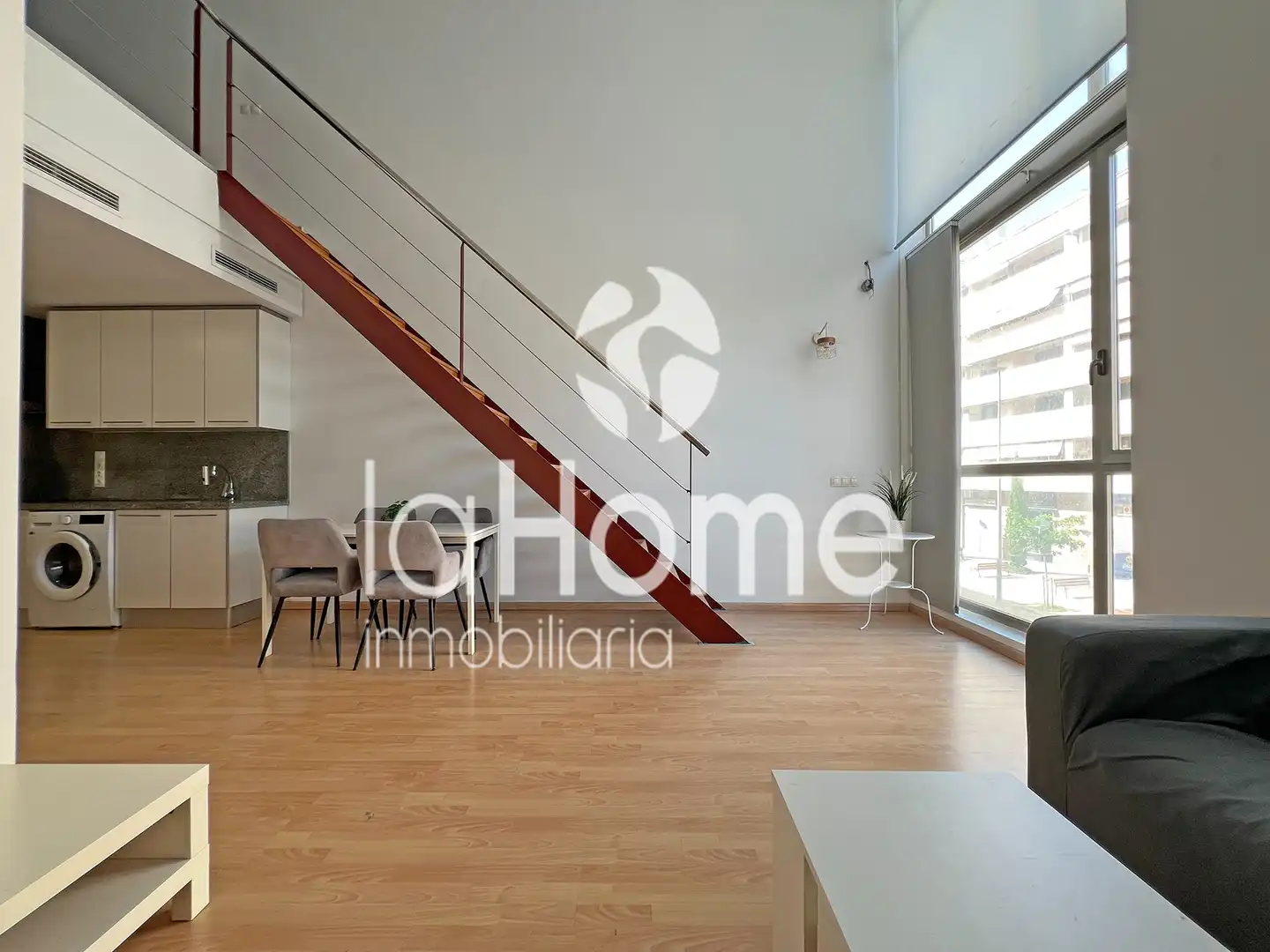 Sala d'estar de Local en venda en Paterna amb Aire condicionat i Parquet