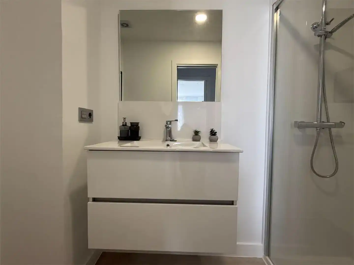 Baño de Piso de alquiler en Cádiz con Aire acondicionado y Amueblado