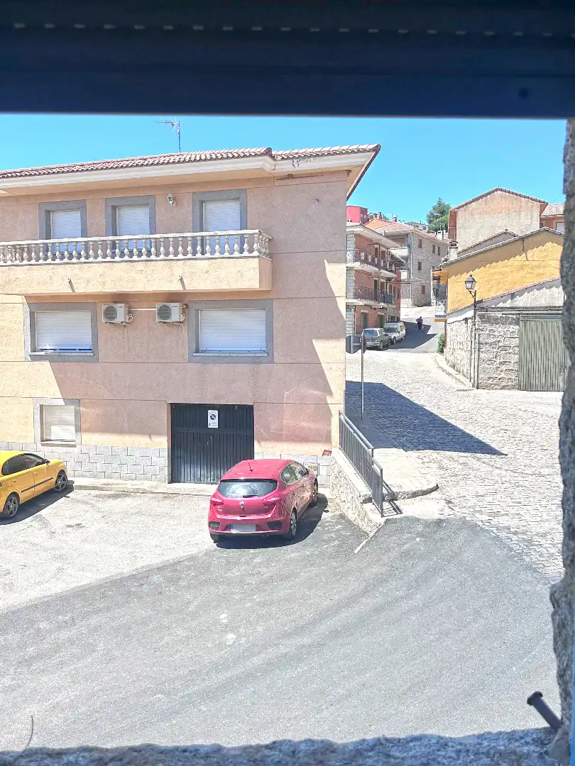 Parking of Detached homes for sale in El Hoyo de Pinares 