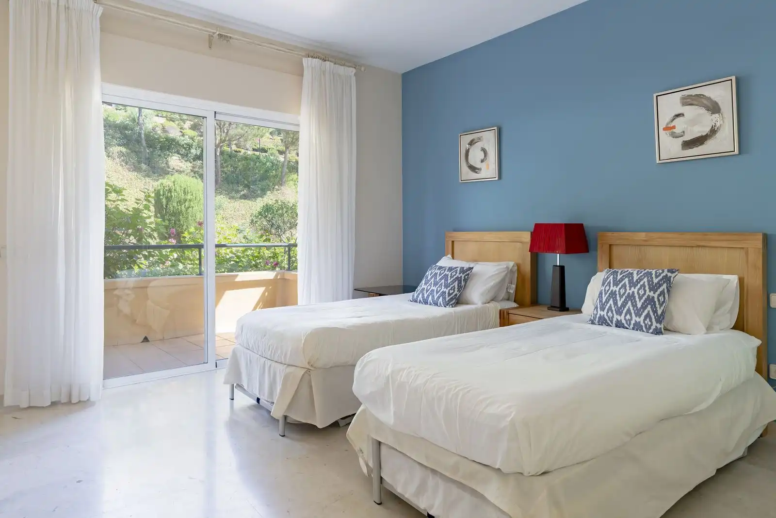 Dormitori de Apartament en venda en Marbella amb Aire condicionat, Jardí privat i Terrassa