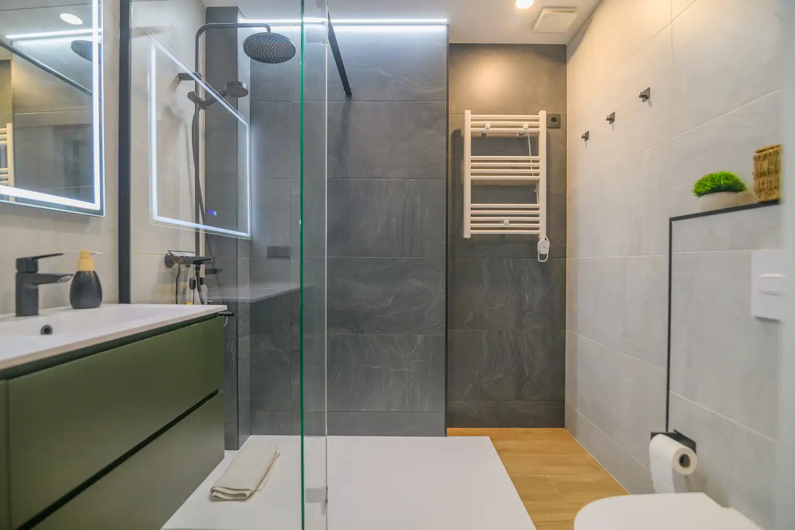 Bathroom of Flat for sale in Viladecans  with Air Conditioner, Heating and Private garden